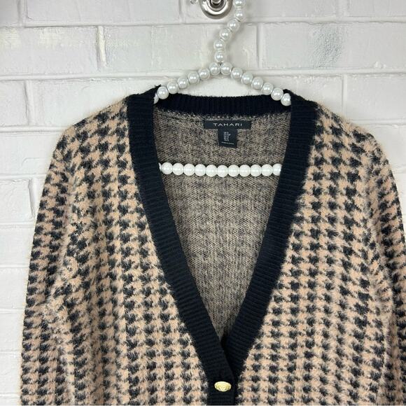 Tahari Brown Black Houndstooth Pattern Fuzzy Eyelash Cardigan Sweater Size S - Picture 3 of 9